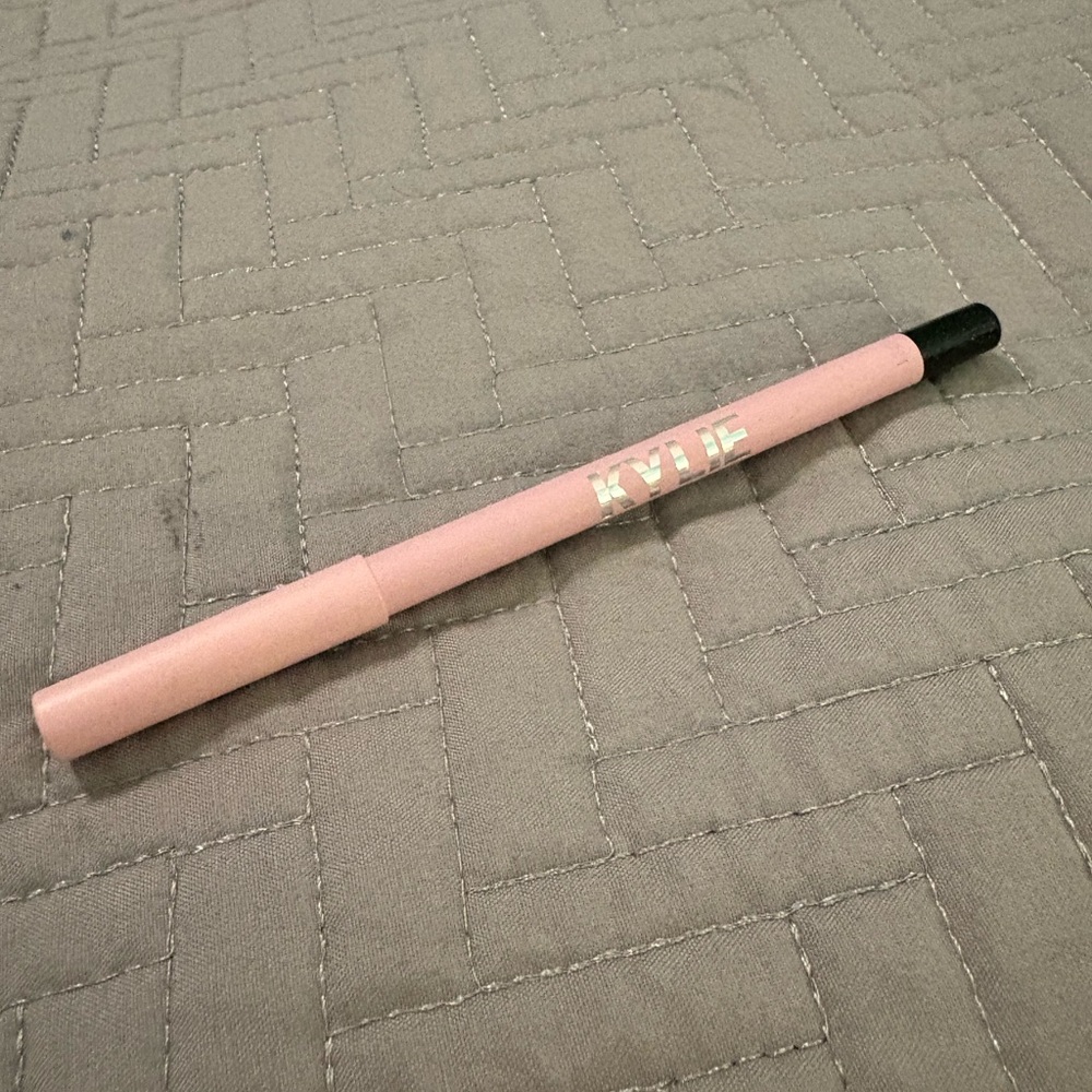 Kylie Cosmetics Gel Eyeliner - Matte black